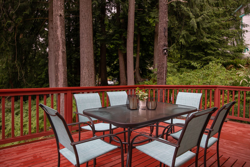 Outdoor Dining - Solitude House Bellingham